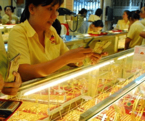 Giá vàng trong nước tăng ngược thế giới