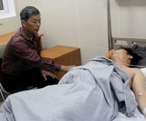 Vụ học sinh đâm thầy giáo: Ca phẫu thuật kéo dài 4 giờ