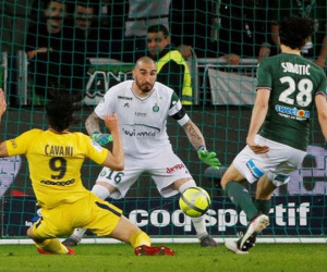 Cavani hỏng ăn khó tin, PSG lỡ cơ hội đăng quang sớm