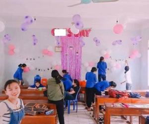 Nữ sinh Nghệ An tổ chức tiệc toàn màu hồng cho hội con trai