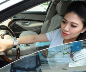 BTV Ngọc Trinh sưu tập hàng hiệu đắt đỏ, quý hiếm nhờ thu nhập cao?