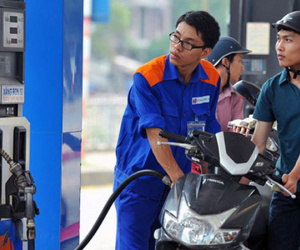 Giá xăng dầu tăng cao, không dễ kiểm soát lạm phát