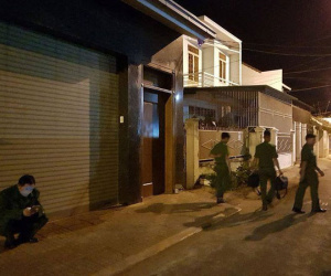 Người đàn ông chết trong tư thế treo cổ ở tầng 2 ngôi nhà khóa chặt cửa
