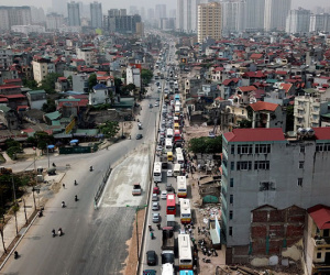 Ôtô xếp hàng dài 1 km trên đường từ Nội Bài vào nội đô