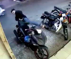 Video: Kẻ gian 'tung cước' phá khóa cổ Exciter trong chớp mắt
