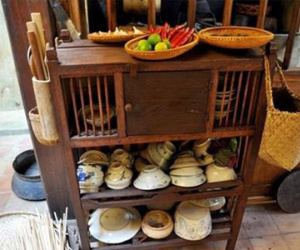 Cư dân mạng khoe của hiếm: Những cái chạn bát tuổi đời vài thập kỷ mà vẫn xài tốt