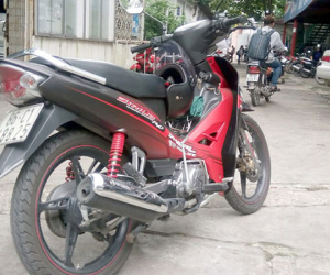 Dàn cảnh cướp xe máy của nữ sinh ở Sài Gòn