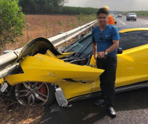 Sau tai nạn kinh hoàng, chủ xe Chevrolet Corvette chụp hình đăng Facebook: 'Chúc mọi người mua được siêu xe để đi an toàn'