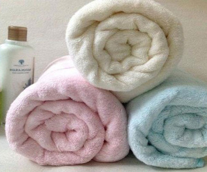 Ai cũng quen tay giặt khăn tắm thế này, bảo sao khăn nhanh thành... giẻ lau, tốn tiền hại da