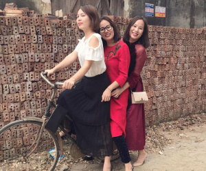 Bị 'nói mát' khi nhà có 3 cô công chúa, bố mẹ vẫn kiên định cho con ăn học đến nơi đến chốn, gia đình lúc nào cũng tràn ngập tiếng cười