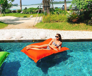Chưa tới hè, Phạm Hương đã mặc bikini 'nóng rẫy' đốt mọi ánh nhìn
