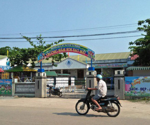 Giáo viên 'tố' bị hiệu trưởng gợi ý phá thai vì có con thứ 3