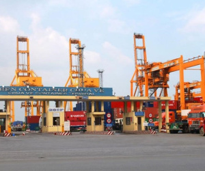 Hải Phòng: Một công nhân cảng bị giàn cần cẩu đâm tử vong