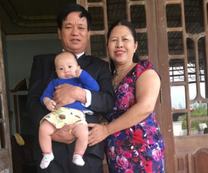 Lời ông dặn cháu trong đêm ở cữ cuối cùng nhà ngoại khiến mẹ nghẹn lòng: 'Mai về nội rồi, con đừng quên ông nhé!'