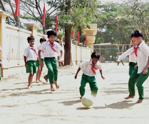 Nghị lực phi thường của cậu bé tý hon ở Quảng Ngãi