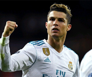 Ronaldo lập thêm 3 kỷ lục sau bàn thắng vào lưới Juventus