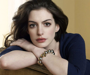 Anne Hathaway: Từ 'yêu nữ hàng hiệu' đến minh tinh hàng đầu, bị ghét cay ghét đắng vì những lý do 'trời ơi đất hỡi'