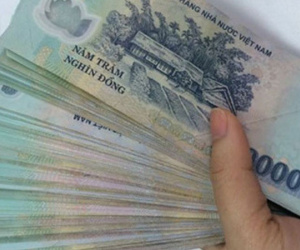 Bắt quả tang nữ kiểm sát viên nhận tiền của vợ bị can