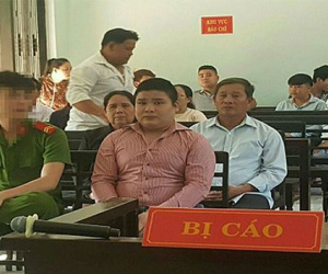 Bé gái bị 'hại đời' sau khi 'đập đá' cùng nhóm thanh niên