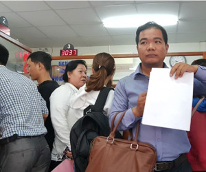 Đất quận 9 lại sốt, phòng đăng ký thủ tục mua bán dày đặc người