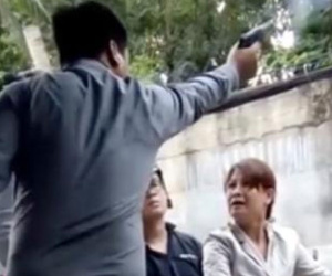Móc súng dọa bắn nữ nhân công, chủ hãng nước đá lĩnh án