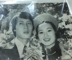 Ngắm ảnh cưới đã ố màu của bố mẹ mới thấy khi xưa xuân sắc mẹ mình cũng từng xinh đẹp biết bao