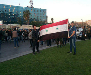Người dân Syria đổ ra phố ăn mừng tên lửa Mỹ bị bắn hạ