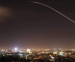 Nổ lớn trên bầu trời Syria, hình ảnh đầu tiên về cuộc tấn công của liên minh Mỹ-Anh-Pháp