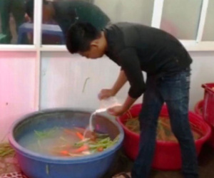 TP.HCM: Khủng khiếp dùng chất độc tẩy cả chục tấn cà rốt trước khi 'xuất xưởng'