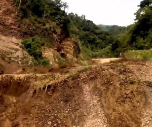 Video: Lở đất khi đào móng nhà, bốn người bị vùi lấp