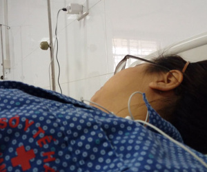Nữ sinh kinh hãi kể lại giây phút bà chủ trung tâm gia sư cầm dao đưa người đàn ông dọa giết mình