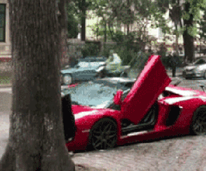 Clip 'nỗi khổ của chủ xe Lamborghini mui trần khi gặp mưa' được chia sẻ khắp MXH vì quá hiếm khi được thấy tận mắt