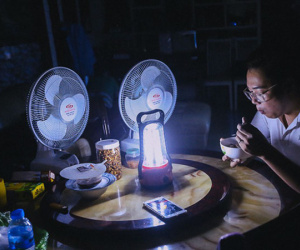 Cuộc sống u tối, lạnh lẽo của những cư dân bám trụ chung cư Carina sau vụ cháy 13 người chết