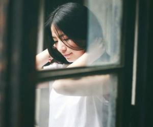 Đàn bà là giống loài kì lạ, có thể căm thù đàn ông bội bạc đến tận xương tủy nhưng sâu thẳm tình cảm vẫn còn ở đâu đấy