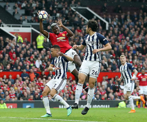 Man City vô địch Ngoại hạng Anh nhờ Man Utd thua đội bét bảng