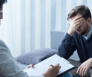 Trầm cảm sau cưới: Chồng lao đao vì vợ xinh đẹp có những biểu hiện lạ