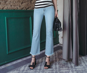 4 lưu ý giúp bạn diện quần jeans ống vẩy 'max đẹp'