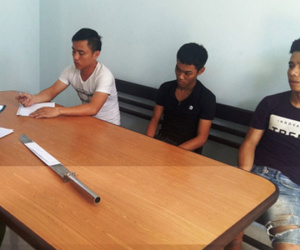 Bắt nhóm thanh niên dùng mã tấu chém người trên phố