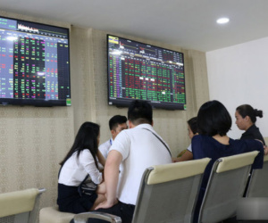 Chứng khoán bốc hơi 67.000 tỉ, chuyên gia nói 'đừng hoang mang'