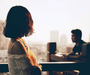 Ngay từ đêm tân hôn, chồng đã bỏ tôi lại một mình để đi với 'khách quen'