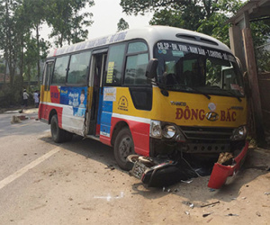 Tài xế xe buýt bị khởi tố vì lấn làn, đâm chết 2 người đi xe máy