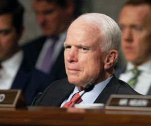 TNS John McCain nhập viện phẫu thuật đại tràng
