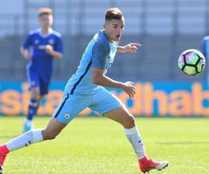 Vừa vô địch, Man City đối mặt với lệnh cấm chuyển nhượng