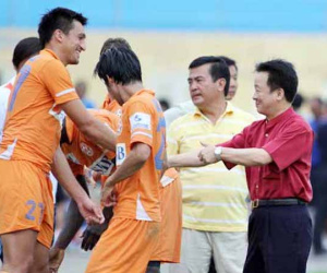 Bầu Hiển nói gì trước tin đồn ngừng tài trợ cho SHB Đà Nẵng?