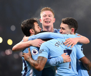 Cầu thủ hay nhất mùa Premier League: Vì sao De Bruyne xứng hơn Salah?