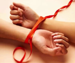 Nghi án bùa yêu và cuộc tình con gái 16 tuổi thay mẹ yêu ông lão U70