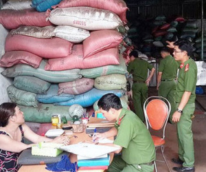 Nhiều tấn sản phẩm từ lò cà phê trộn pin đã ra thị trường