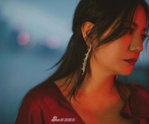 Vừa bị chê tăng cân, béo phì, Triệu Vy tung loạt ảnh mới khác "một trời một vực"