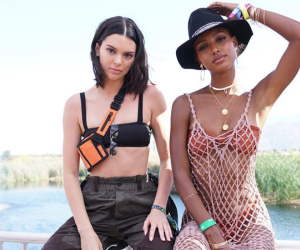 Crop-top, nội y được sao quốc tế lăng xê tại Coachella 2018