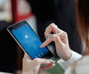 Nghiện Facebook, vợ bị chồng siết cổ chết